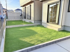 広めの庭スペース付でお子さまの遊び場やガーデニングスペースにも