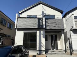 モダンな外観が洗練された印象を与える住まい