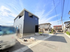 幅員こそやや狭くても、その分交通量が少なくて安心。
