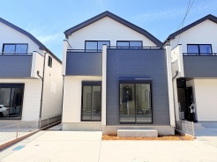 １階にＬＤＫ＋１部屋、２階がゆったり３部屋の間取りが魅力のD号棟です。