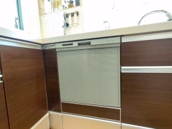 食洗機付きで食後のお片付けの負担を軽減します