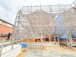 今なら建築中の住まいをご覧いただけます。構造体の質問もお気軽に。
