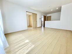 木漏れ日が優しく広がる、心地よい空間。