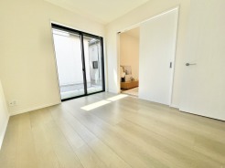 心地よい光が空間を優しく包み、穏やかな時間を演出する住まい