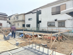 せんげん台駅徒歩14分の新築戸建です。通勤の利便性だけでなくお買い物にも便利な立地です。現地や周辺のご案内もお任せください。