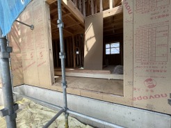 素材の温もりと、これから始まる暮らしへの期待が広がる空間