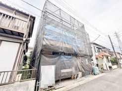 丁寧なメンテナンスを経て、新しい暮らしの始まりを感じさせる穏やかな佇まいです。