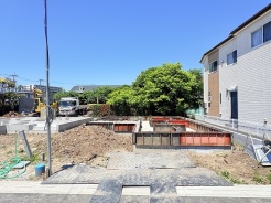 南向きで日当たり良好なB号棟です。建築途中の様子もご見学いただけます。