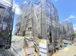 草加市新里町