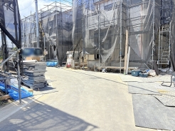 草加市新里町