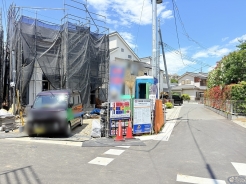 草加市新里町