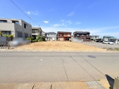 全3棟、2026年8月中旬完成予定です。
