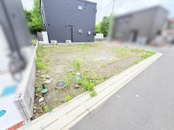 理想の住まいを自由に描き出せる、すっきりと開かれたゆとりある敷地です。
