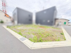 開放感のある角地に位置し、理想の住まいをゼロから描き出すための可能性が広がる一画です。