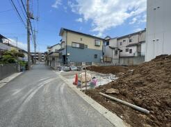 幅員こそやや狭くても、その分交通量が少なくて安心。
