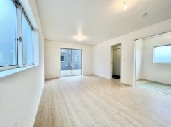 すっきりとシンプルな内装が心地よい、心安らぐ穏やかな空間が広がります。