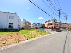 閑静な住宅地で、小さなお子様がいるご家族にも安心。
