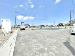 広がる青空と、心地よい風を感じる開放的な眺望。