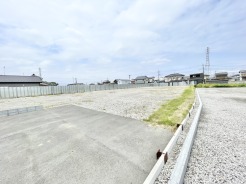 開放感あふれる広い空の下で、理想の暮らしを自由に描けるゆとりある空間が広がっています。