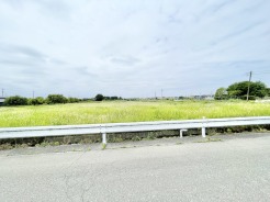 空が広く感じられる開放的なロケーションで、四季の移ろいを肌で感じながら穏やかな日々を過ごせます。