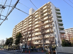 令和8年4月リフォーム済みとなっており、中は大変綺麗です。
是非現地内覧にお越しください。