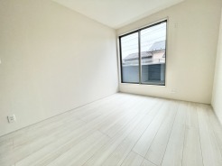 無駄を削ぎ落としたシンプルな空間が、住まう方の感性に寄り添い、穏やかな暮らしのベースを整えてくれます。
