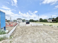 空を広く見渡せる開放的な環境で、新しい暮らしの始まりを静かに予感させる場所です。