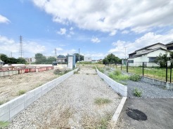 空が広く見渡せる開放的な環境で、新しい暮らしの計画をゆったりと描き出せる土地です。