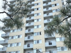 都市の利便性と豊かな緑が調和する落ち着いた住環境。季節の移ろいを感じながら、穏やかな日々を育むための心地よい佇まいが、日々の暮らしに安らぎのひとときをもたらしてくれます
