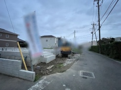 静かな空気に包まれた、これからの新しい暮らしの始まりを感じさせる分譲地。