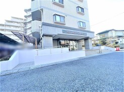 管理人さんがメンテナンスしてくれるエントランス。
