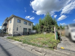 いつでもご案内いたします。高台につき眺望良好あな売地が販売中です。建築条件は付いておりませんので、お好きなハウスメーカーにて建築可能です。お気軽にお問い合わせくださいませ。