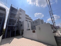 東武野田線駅徒歩10分の近さ。 忙しい朝が助かる立地、 暮らしにゆとりが生まれます。
