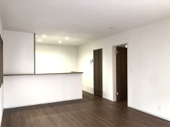 ご家族みんながゆったりくつろげる広々リビング。
