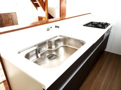 ２階子世帯キッチン・水回りを中心にした、機能的で広々とした空間。