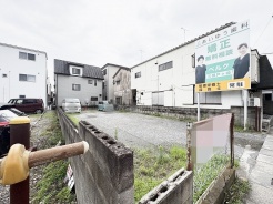 周囲の建物と調和しながらも、落ち着いた静けさを感じさせる暮らしの基盤となる用地です。