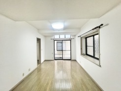 家族が自然に集りそうな広さが魅力のＬＤＫ。
