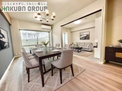 広々とした空間に、穏やかな木目調の床が調和する室内

※本画像はCGで作成しており、実際に現地に家具は置かれておりません。また、価格に家具は含まれておりません。
