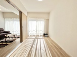 たっぷりの陽光に包まれる明るい住まい。
