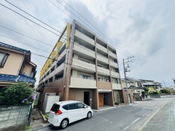 閑静な住宅地で、小さなお子様がいるご家族にも安心。
