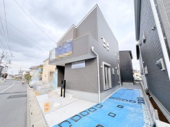 住まいと街並みが調和する、落ち着きのある佇まい