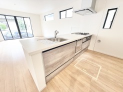 料理をしながらでも、ご家族との会話を楽しめる対面キッチン。
