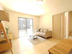 自然光が満ちる、穏やかな時間の流れる心地よい空間