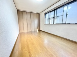 太陽の恵みを感じる、温もりと明るさにあふれたお部屋。
