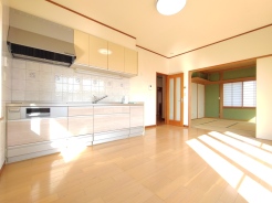 広々としたシステムキッチンでお料理も捗ります