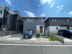 吉川美南駅徒歩14分、大和ハウス施工物件です。
閑静な住宅街でマイホームを検討しませんか。
