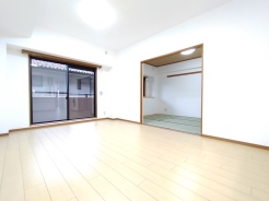 南向きのリビングは12帖