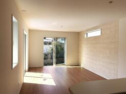 柔らかな自然光が広がる、心地よい空間。