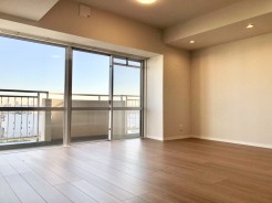 ご家族みんながゆったりくつろげる広々リビング。
