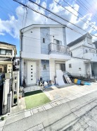 2006年4月築　駐車スペース2台　東綾瀬公園徒歩6分